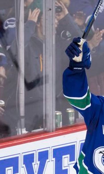 Henrik Sedin gets winner for 999th point, Canucks beat Preds (Jan 17, 2017)